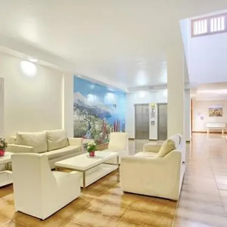 Nice Apartment In Costa Adeje With Outdoor Swimming Pool, Wifi And 1 Bedrooms *