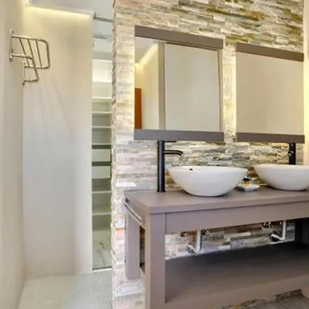 Nice Apartment In Costa Adeje With Outdoor Swimming Pool, Wifi And 1 Bedrooms Apartamento *