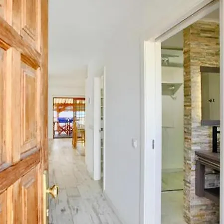 Nice Apartment In Costa Adeje With Outdoor Swimming Pool, Wifi And 1 Bedrooms